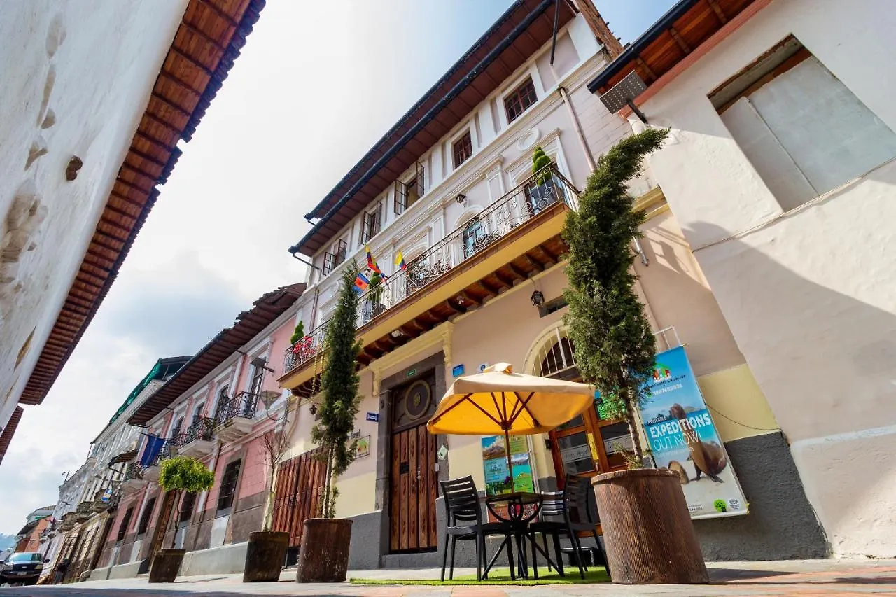 Friends Hotel & Rooftop - Historic Center & Museums contacts
