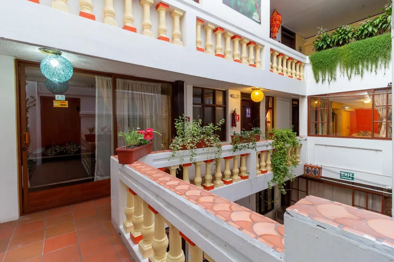 Friends Hotel & Rooftop - Historic Center & Museums 3*, Quito