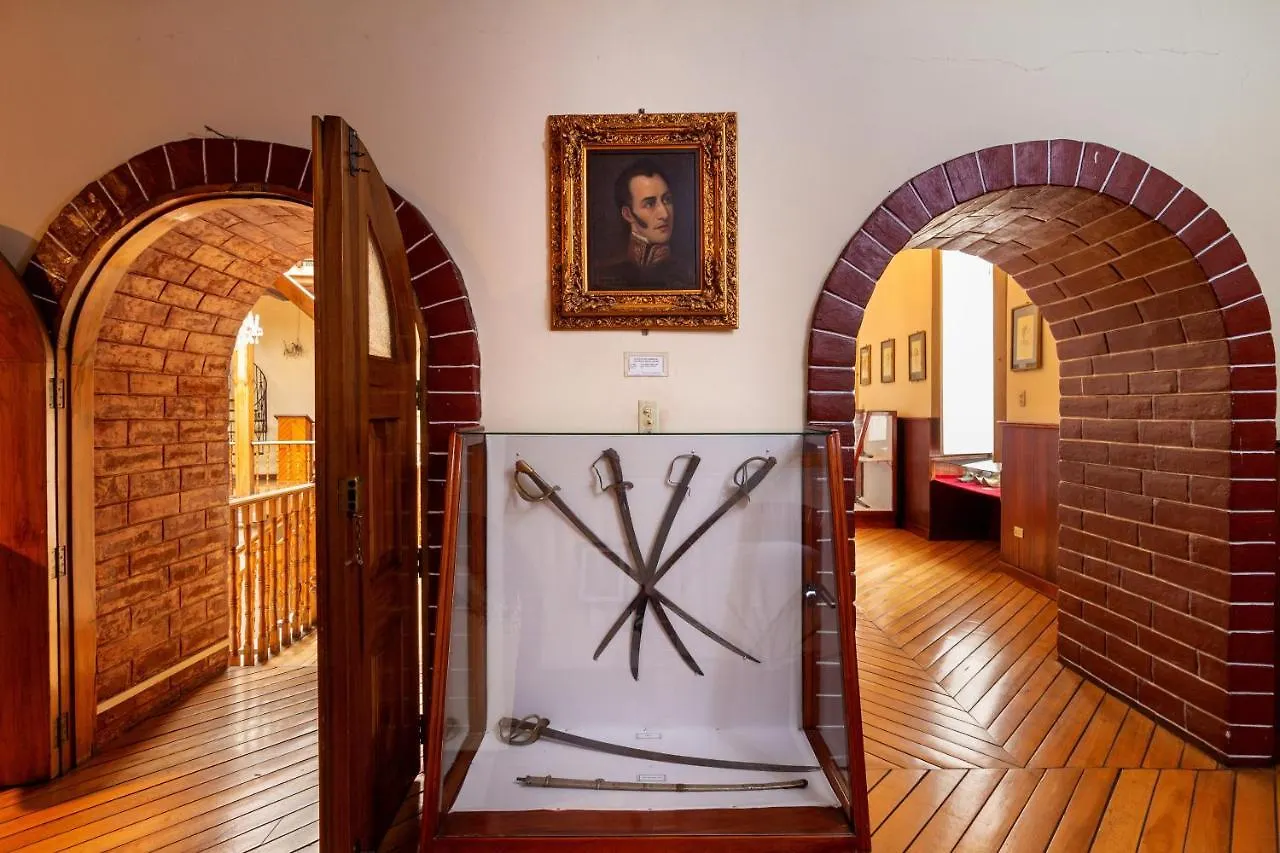 Friends Hotel & Rooftop - Historic Center & Museums Ecuador