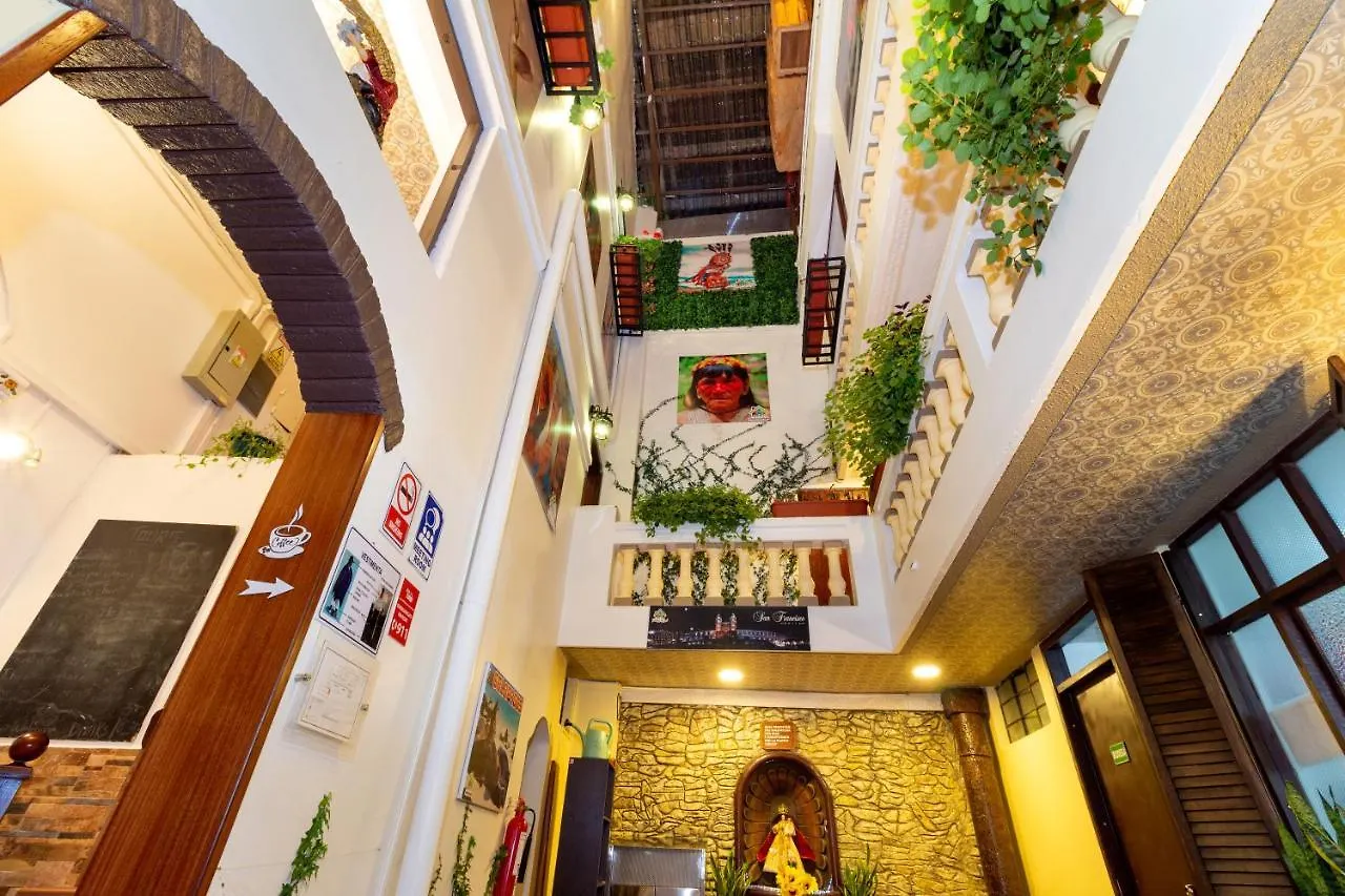 Friends Hotel & Rooftop - Historic Center & Museums  Quito