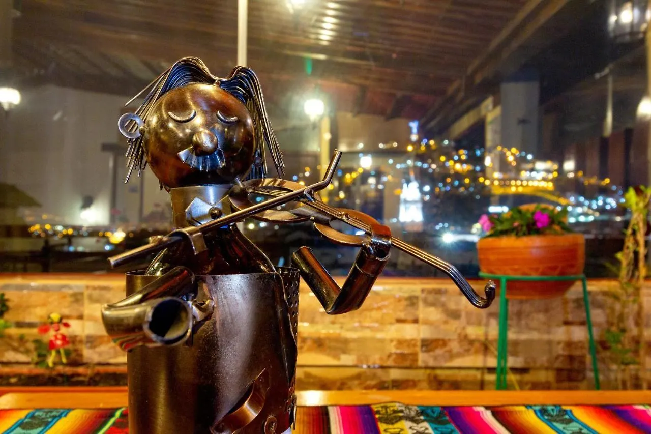 Friends Hotel & Rooftop - Historic Center & Museums 3*, Quito