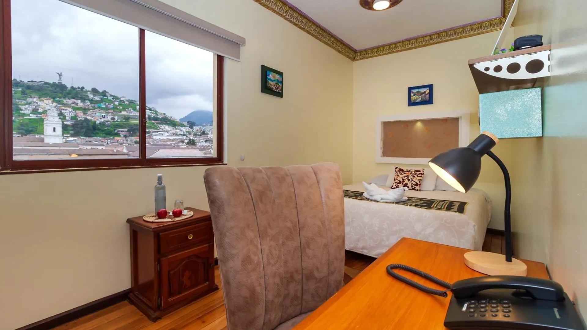 Friends Hotel & Rooftop - Historic Center & Museums 3*, Quito