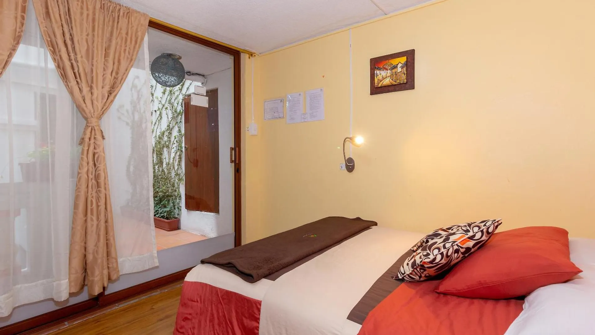 Friends Hotel & Rooftop - Historic Center & Museums