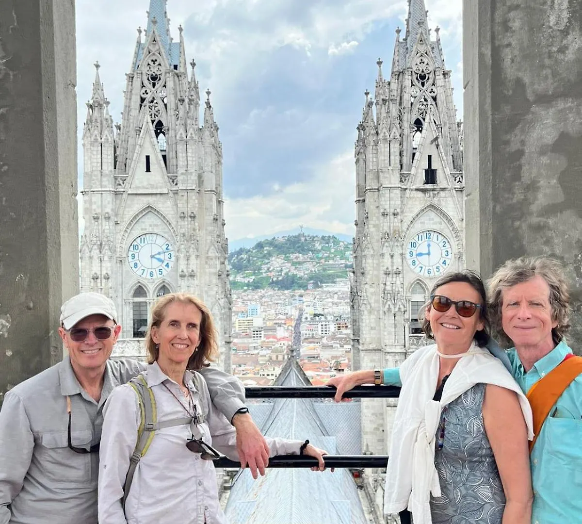 ***  Friends Hotel & Rooftop - Historic Center & Museums Ecuador