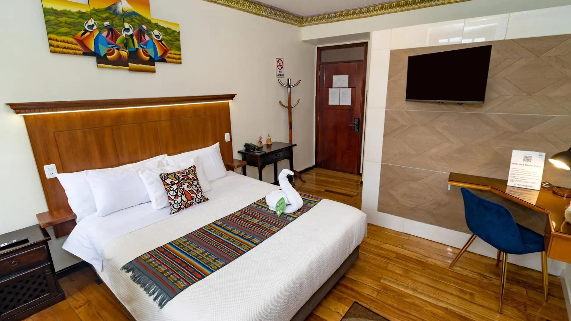 Friends Hotel & Rooftop - Historic Center & Museums Quito