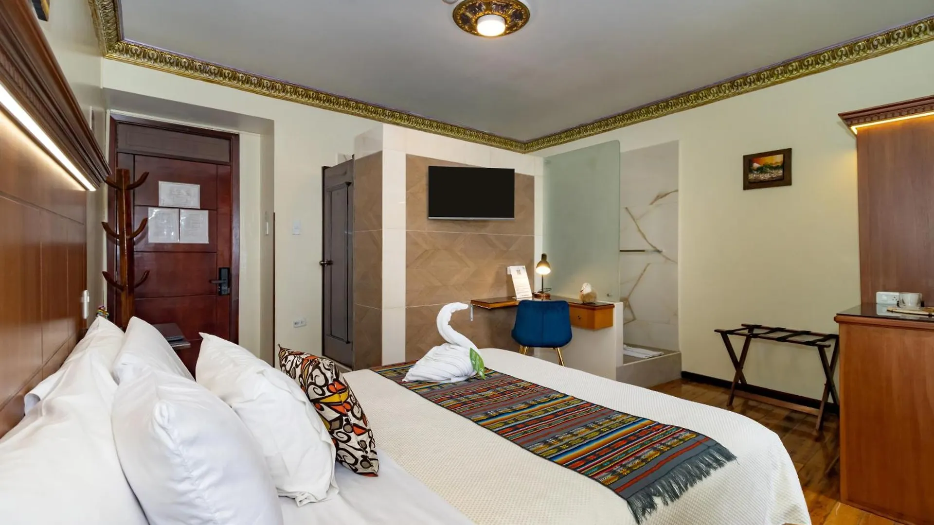 Friends Hotel & Rooftop - Historic Center & Museums Ecuador