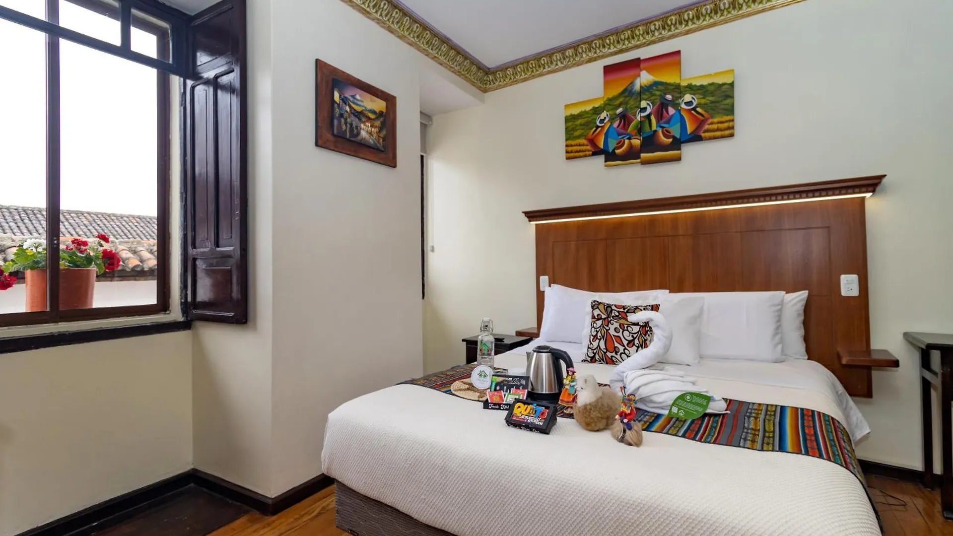 Friends Hotel & Rooftop - Historic Center & Museums